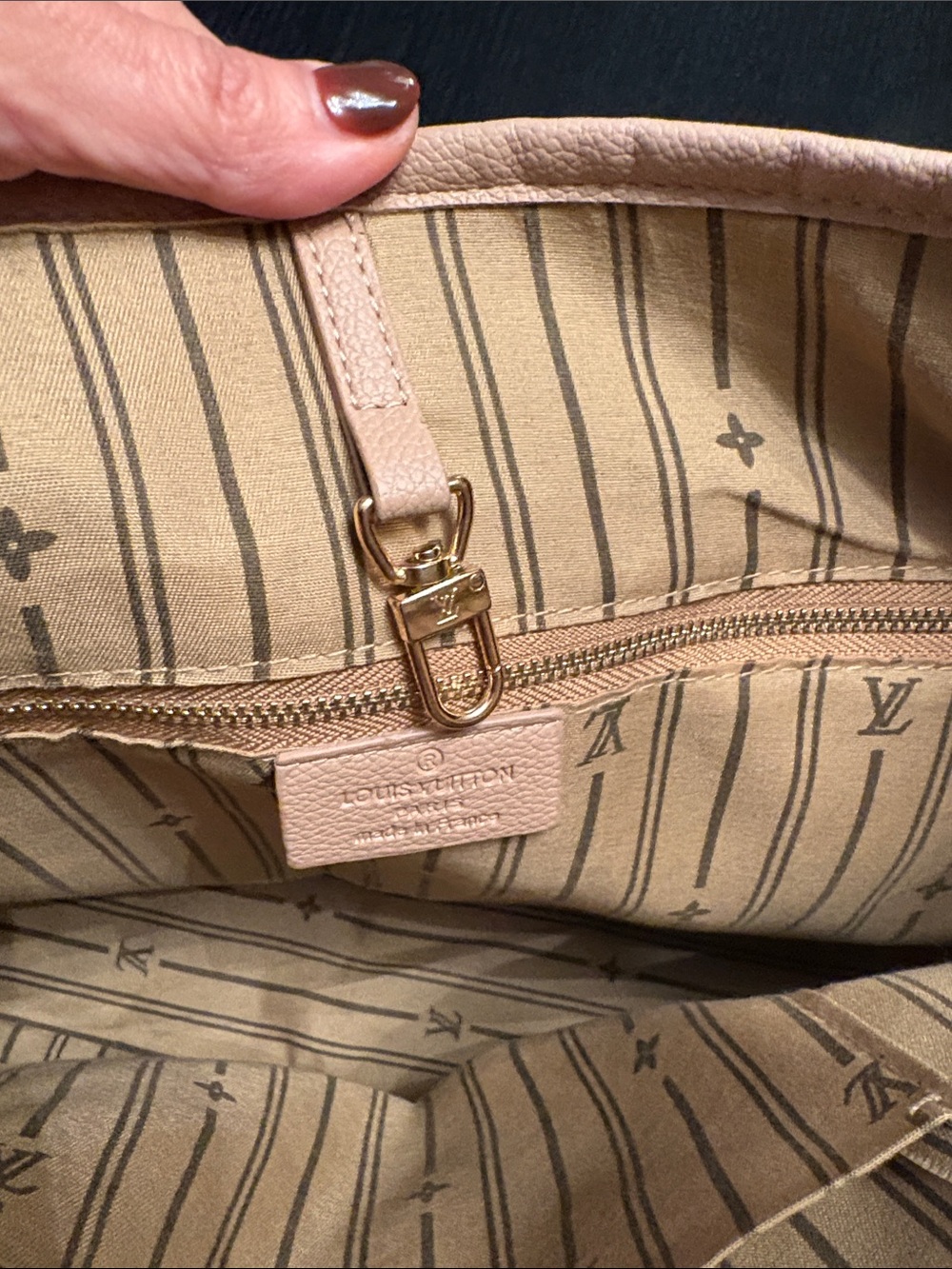 Fashion- Louis Vuitton Loop Hobo Shoulder Bag Beige - Picture 16 of 16